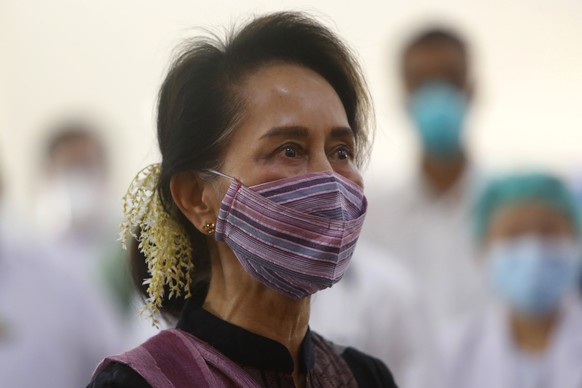 Myanmar leader Aung San Suu Kyi watches the vaccination of health workers at hospital Wednesday, Jan. 27, 2021, in Naypyitaw, Myanmar. Health workers in Myanmar on Wednesday became the country&#039;s  ...