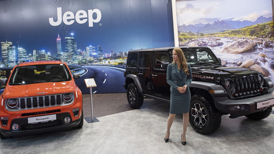 epa07912945 A Jeep Renegade (L) and a Jeep Wrangler are on display during the media day of the International Sofia Motor Show 2019 in Sofia, Bulgaria, 11 October 2019. The Sofia International Motor Sh ...