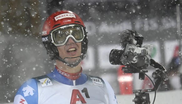 epa08967362 Ramon Zenhaeusern of Switzerland reacts during the second run of the men&#039;s Slalom race of the FIS Alpine Skiing World Cup event in Schladming, Austria, 26 January 2021. EPA/CHRISTIAN  ...