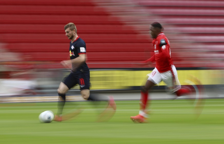 Leipzig&#039;s Timo Werner in action with 1.FSV Mainz 05&#039;s Moussa Niakhate during a German Bundesliga soccer match between FSV Mainz 05 and RB Leipzig in Mainz, Germany, Sunday, May 24, 2020. (Ka ...