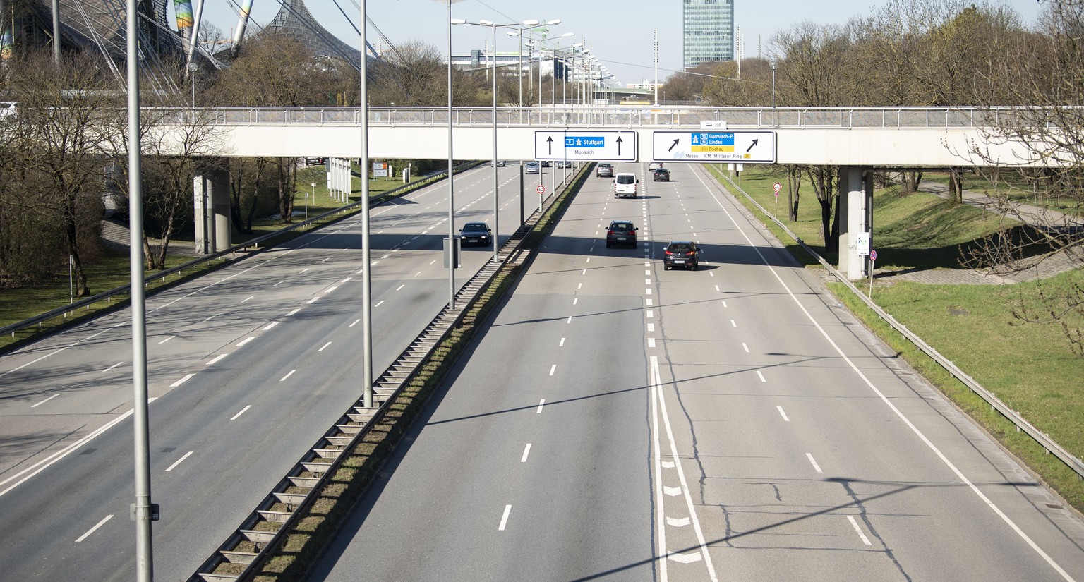 epa08315379 Few vehicles drive on the Mittlerer Ring during rush hour in Munich, Bavaria, Germany, 23 March 2020. The German government and local authorities are heightening measures to stem the sprea ...