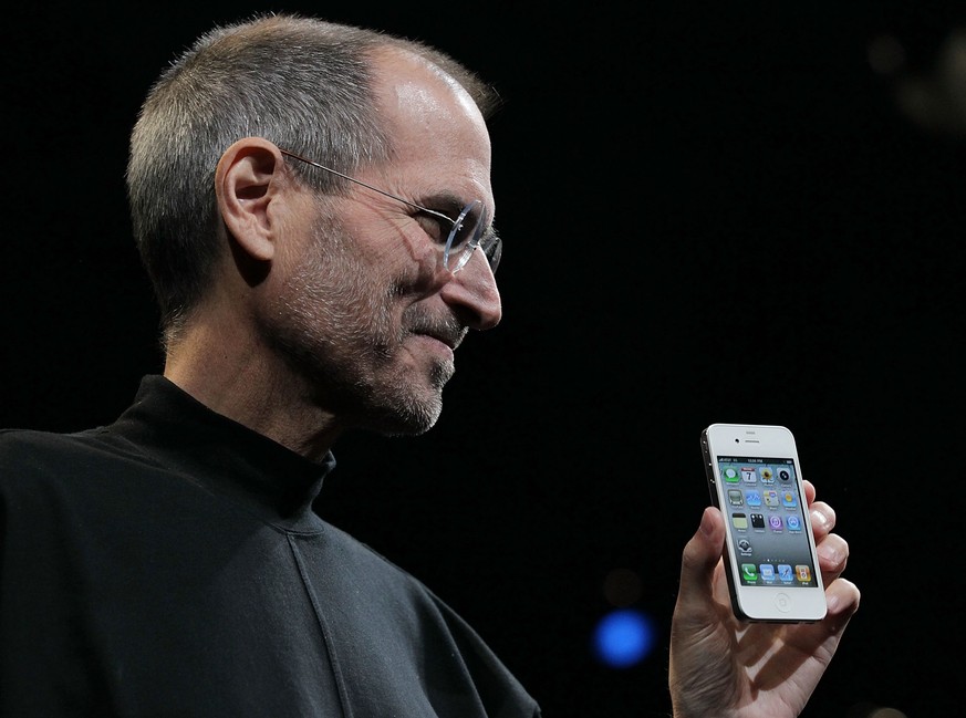 Steve Jobs präsentierte am 7. Juni 2010 das iPhone 4 mit 3,5-Zoll-Display.