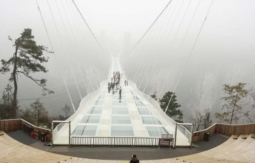 Zhangjiajie Grand Canyon Glasbodenbrücke