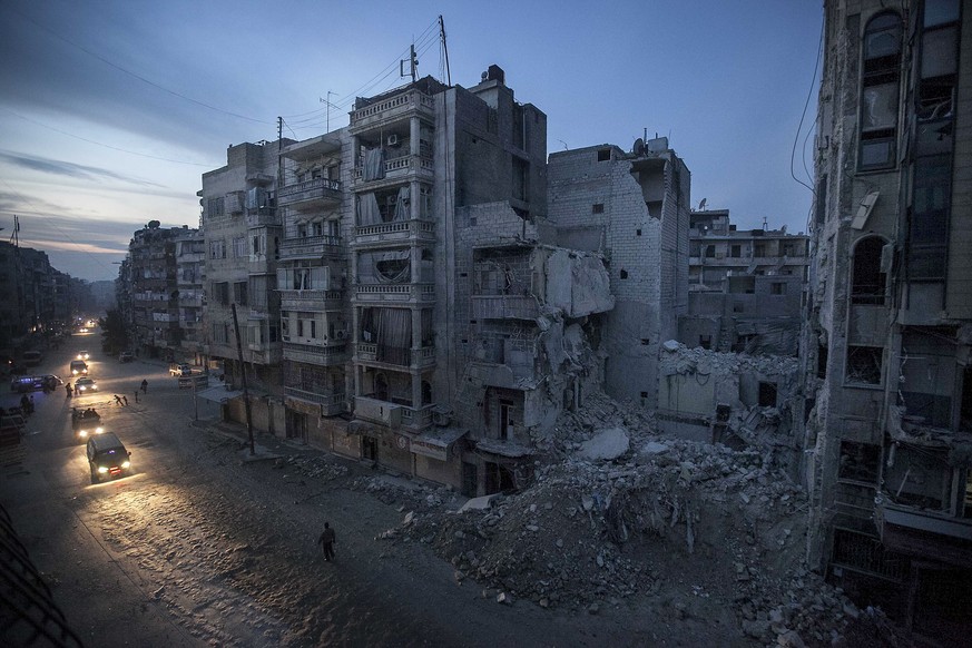 Ein von Rebellen kontrollierter Stadtteil von Aleppo nach Luftangriffen der Regierungstruppen (29.11.2012).