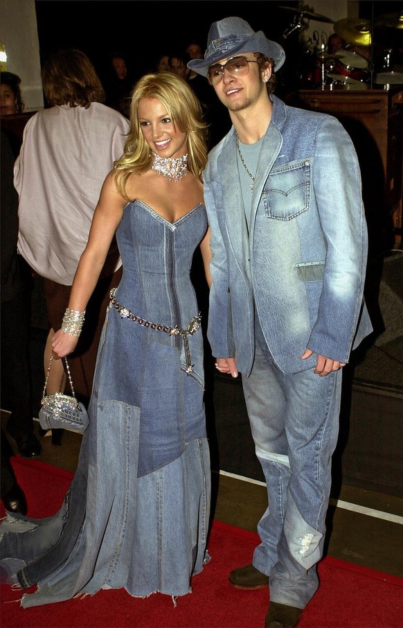 FILE - In this Jan. 8, 2001 file photo, show host Britney Spears, left, and Justin Timberlake of N&#039;Sync arrive at the 28th Annual American Music Awards in Los Angeles. Spears said &quot;Justin Ti ...