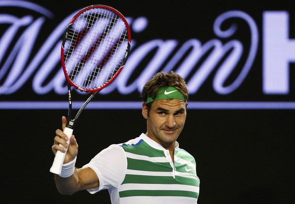 Etwas skeptischer Blick, aber Hauptsache weiter: Roger Federer bedankt sich beim Publikum.