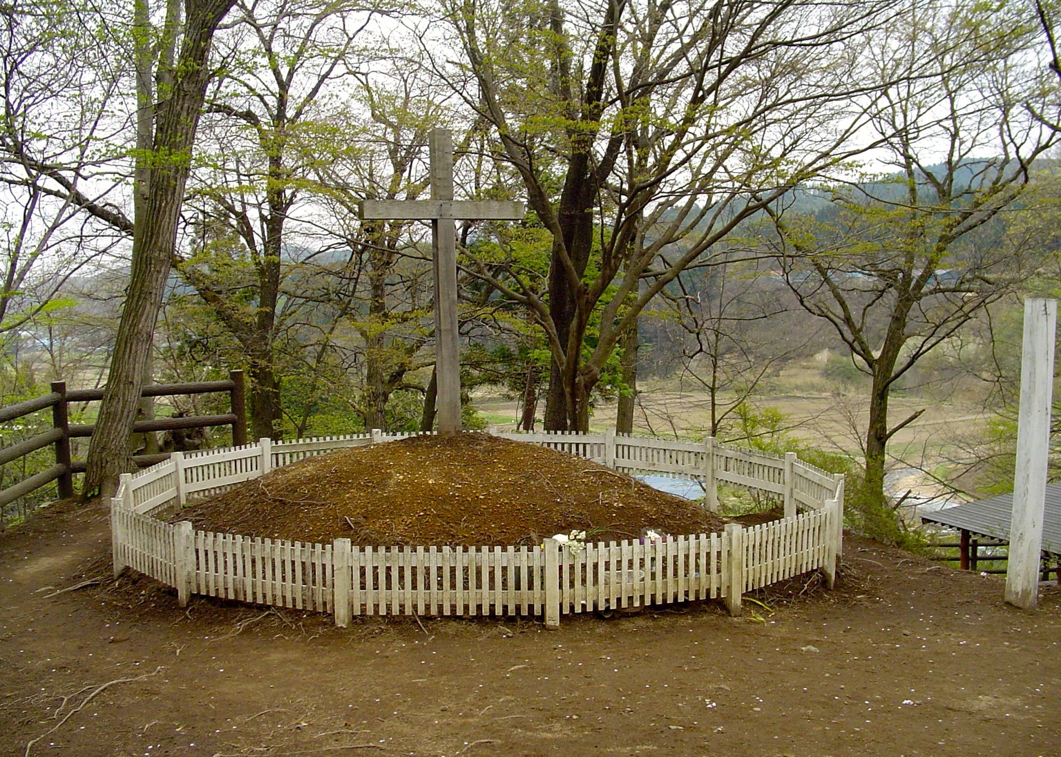 tomb of christ grave of christ jesus christus grab shingo japan https://en.wikipedia.org/wiki/Shing%C5%8D,_Aomori#/media/File:Jesus%5E%5E39,_Tomb_-_panoramio.jpg