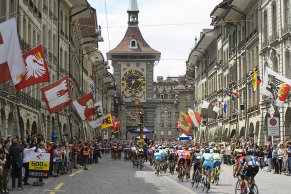 Das Tour-de-Suisse-Feld raste 2015 durch die Berner Altstadt.