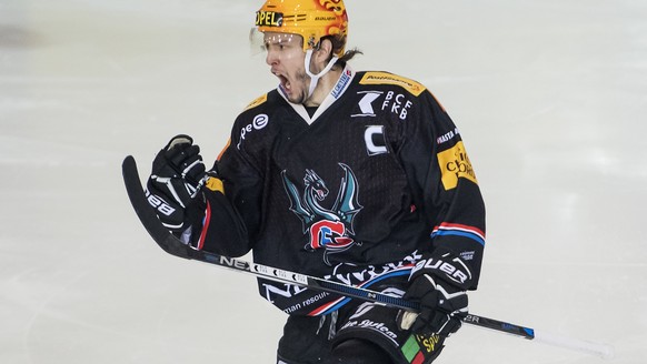 Joie du Top Scorer fribourgeois Julien Sprunger, apes le 1:0 lors du 1er match de la finale de Play-out du championnat suisse de hockey sur glace de National League A, entre le HC Fribourg-Gotteron et ...