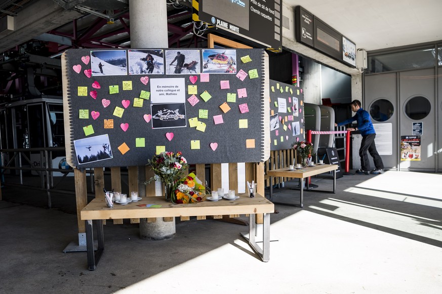 epa07385307 A memorial plaque for the victim that died on Tuesday in an avalanche is pictured in the ski resort of Crans-Montana, Switzerland, 21 February 2019. Several skiers were swept away by an av ...
