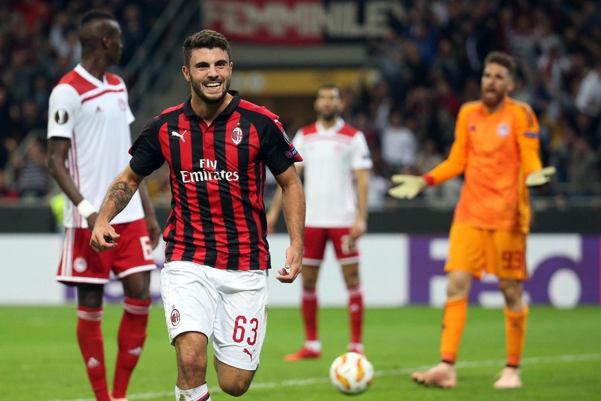epa07069843 AC Milan&#039;s forward Patrick Cutrone celebrates scoring the 3-1 goal during the UEFA Europa League Group F soccer match between AC Milan and Olympiacos at Giuseppe Meazza stadium in Mil ...