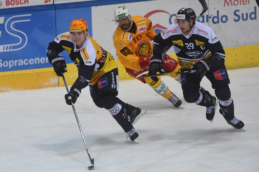 Ambri&#039;s Postfinance Top Scorer Julius Naettinen, Tiger&#039;s player Robbie Earl and Ambri&#039;s player Michael Fora, from left, during the match of National League A (NLA) Swiss Championship 20 ...