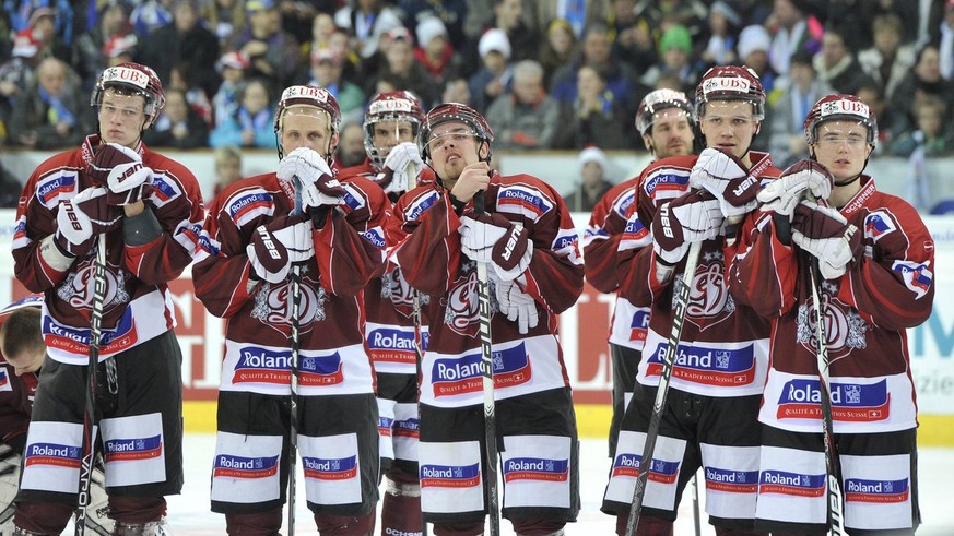Riga&#039;s players are disappointed after the final game between HC Davos and Dynamo Riga at the 85th Spengler Cup ice hockey tournament, in Davos, Switzerland, Saturday, December 31, 2011. (KEYSTONE ...
