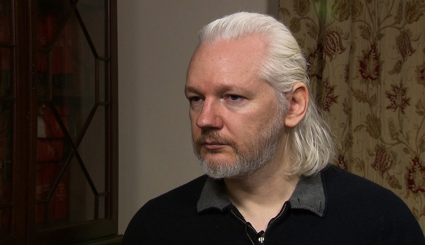 julian assange wikileaks whistleblower london ecuador interview haare frisur legolas vokuhila https://www.democracynow.org/2015/8/14/britain_challenges_julian_assange_s_asylum