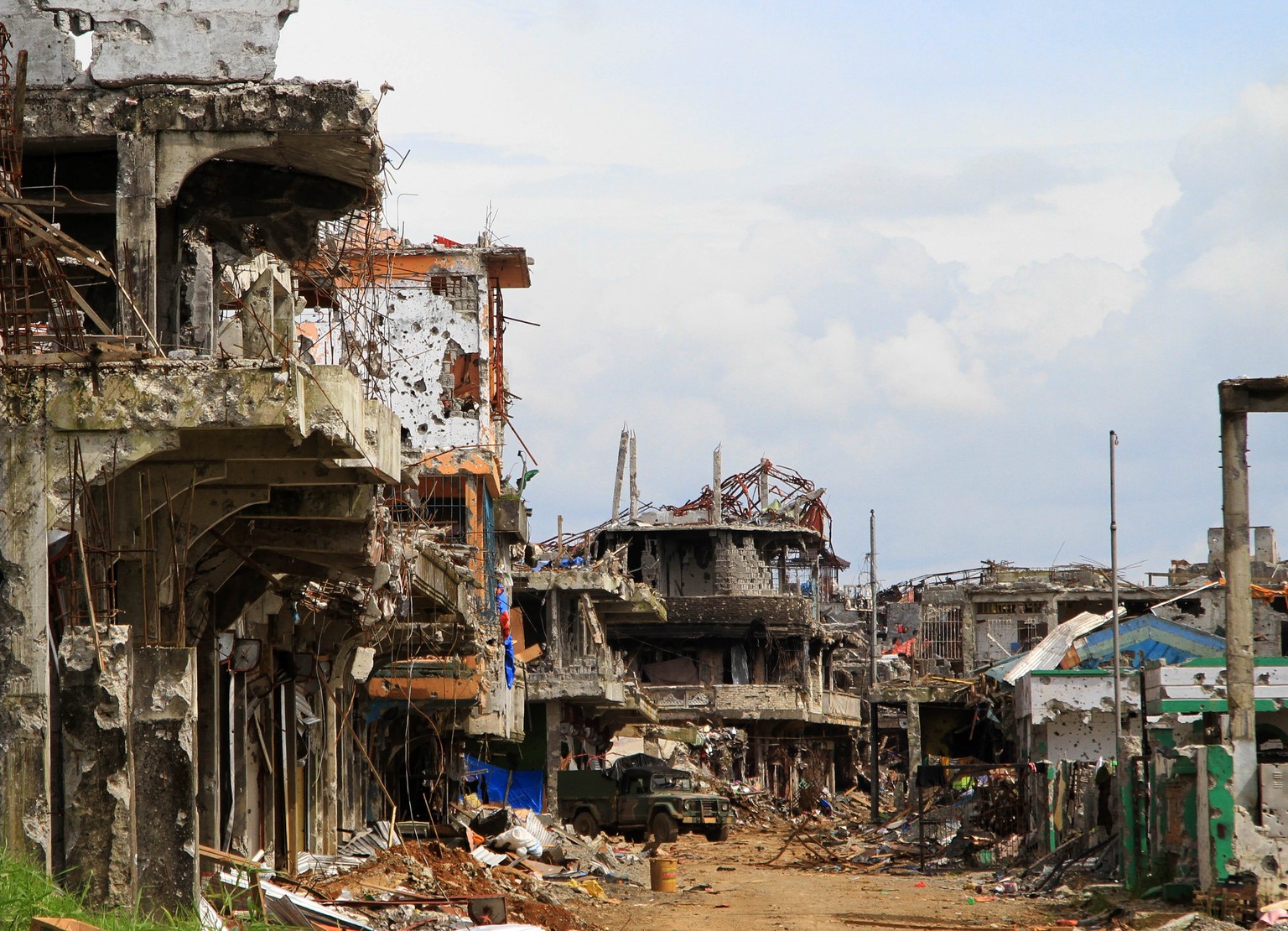 epa06288126 A military truck maneuvers next to devastated buildings in the ruined city of Marawi, Lanao del Sur province, Philippines, 25 October 2017. President Rodrigo Duterte warned members of the  ...