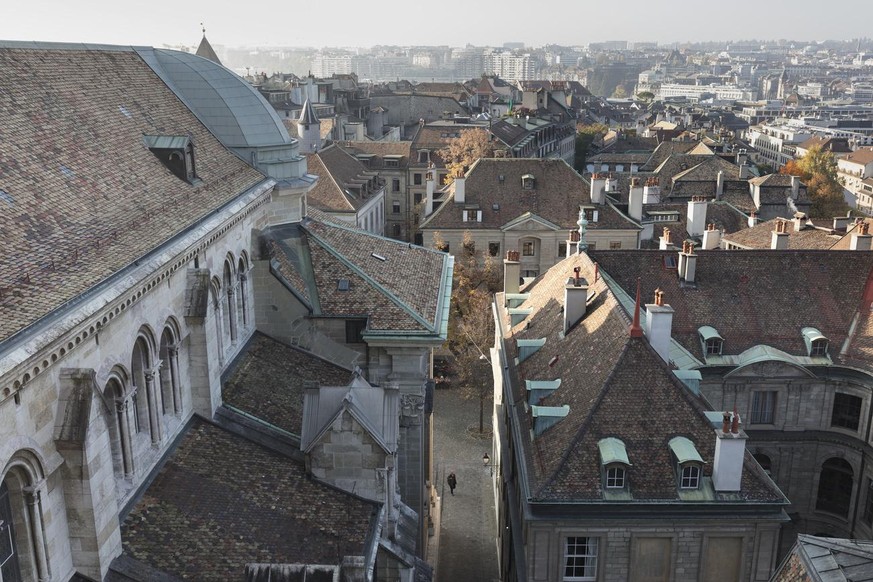 The International Museum of the Reformation, left, pictured from a tower of the St. Pierre Cathedral in Geneva, Switzerland, on November 1, 2016. (KEYSTONE/Gaetan Bally)