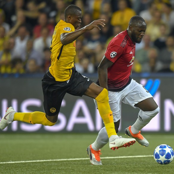Young Boys&#039; Mohamed Ali Camara, left, fights for the ball against Manchester United&#039;s Romelu Lukaku, right, during the UEFA Champions League group H matchday 1 soccer match between Switzerla ...