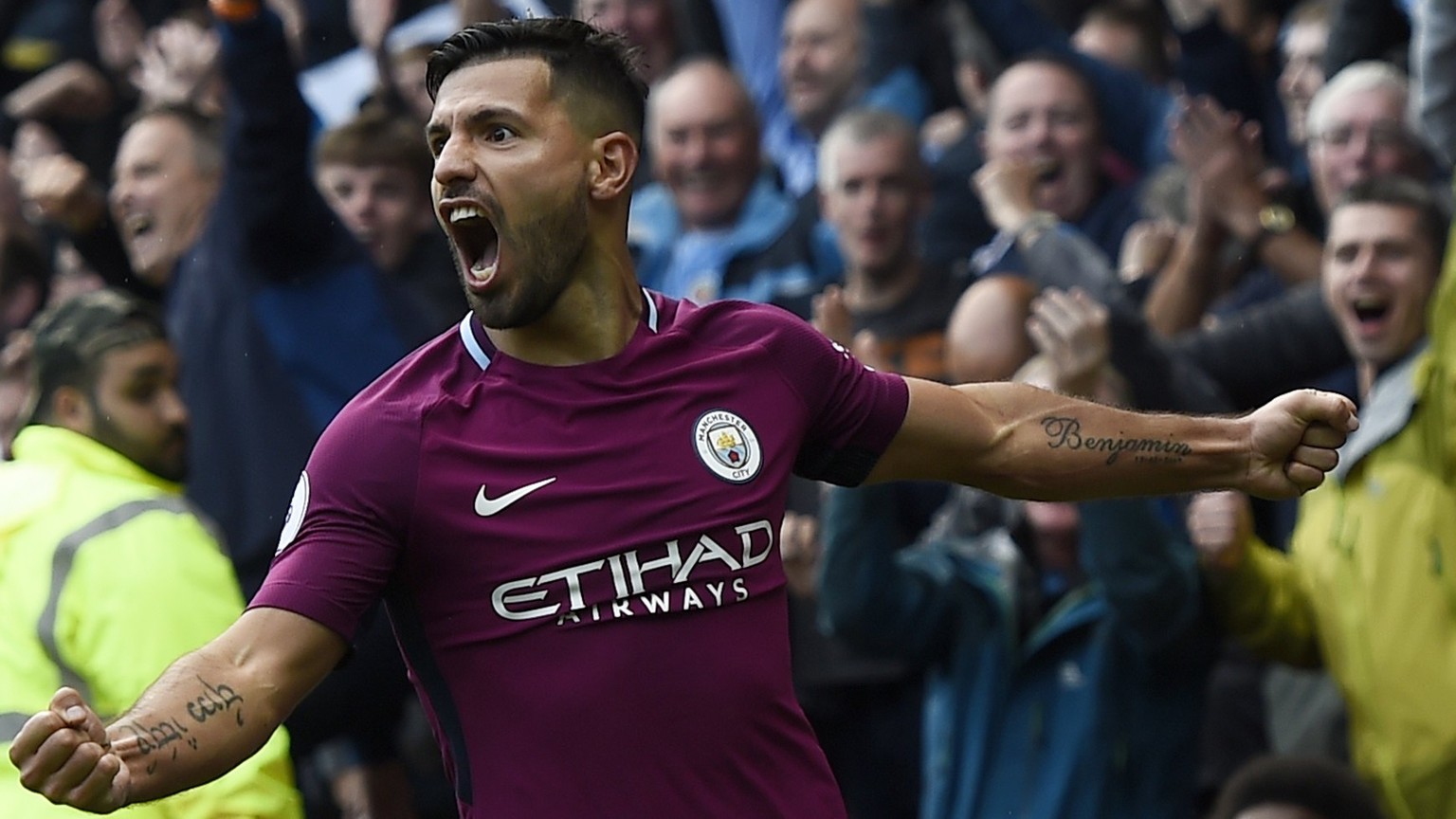 epa06208862 Manchester City&#039;s Sergio Aguero celebrates after scoring against Watford during their Premier League match at Vicarage Road Stadium Watford, Britain, 16 September 2017. EPA/WILL OLIVE ...