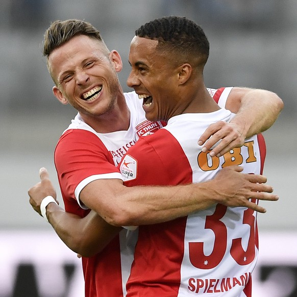 Thuns Marvin Spielmann, rechts, und Stefan Glarner feiern ihren Treffer zum 2:0 im Fussball Meisterschaftsspiel der Super League zwischen dem FC Thun und dem FC Lausanne-Sport, am Samstag, 19. August  ...