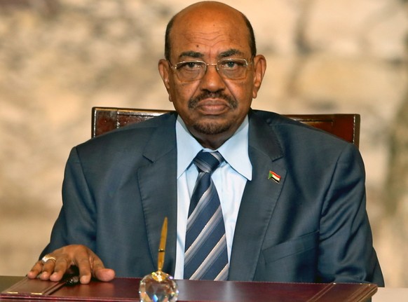 Sudans Ex-Machthaber Omar al-Baschir muss sich vor Gericht wegen Korruption verantworten. (Archivbild)