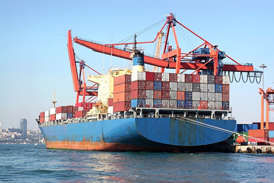 Containerschiff, Hafen (Symbolbild)