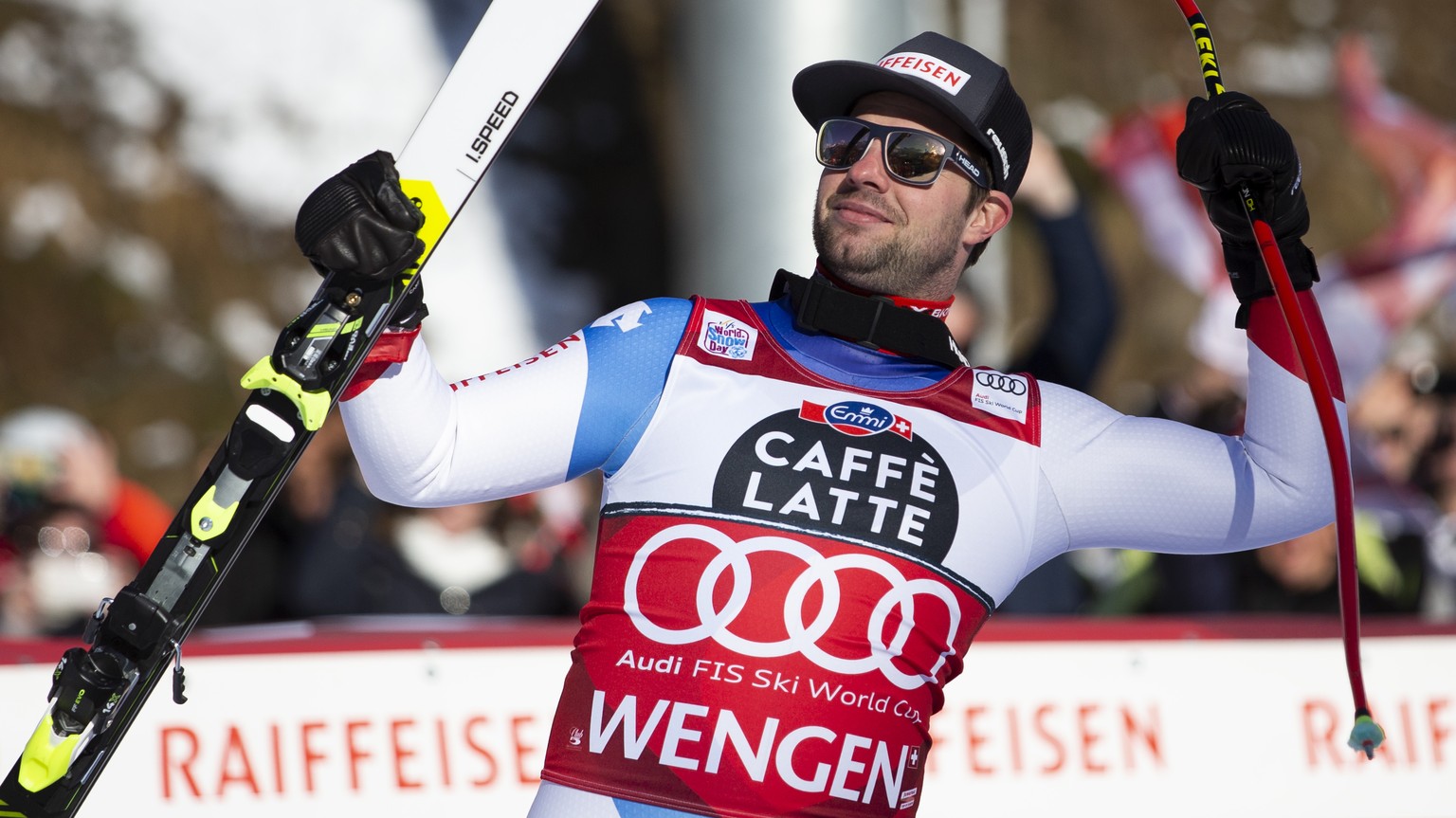 Winner Beat Feuz of Switzerland celebrates on his way to the podium after the men&#039;s downhill race at the Alpine Skiing FIS Ski World Cup in Wengen, Switzerland, Saturday, January 18, 2020. (KEYST ...