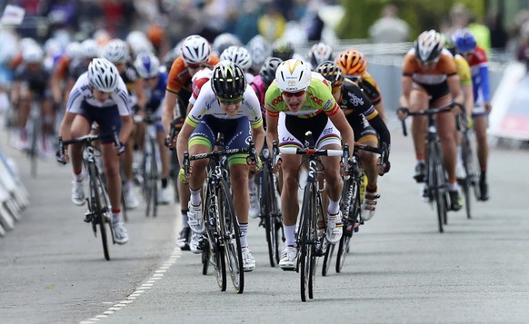 Netherlands&#039; Marianne Vos, center right, sprints to the finish line to win stage three of the Women&#039;s Tour of Britain, Clacton, England, Friday, May 9, 2014. (AP Photo/PA, Gareth Fuller) UNI ...
