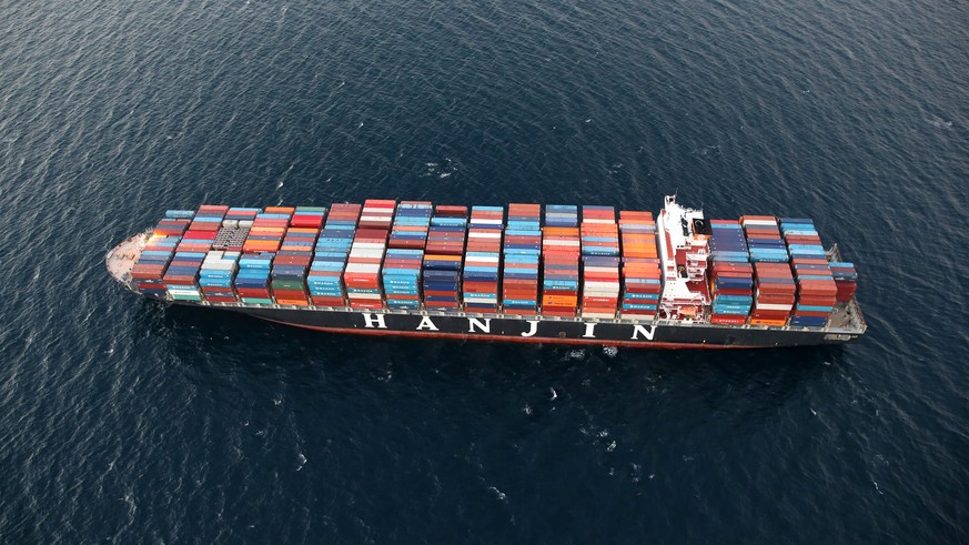 A Hanjin Shipping Co ship is seen stranded outside the Port of Long Beach, California, September 8, 2016. REUTERS/Lucy Nicholson TPX IMAGES OF THE DAY