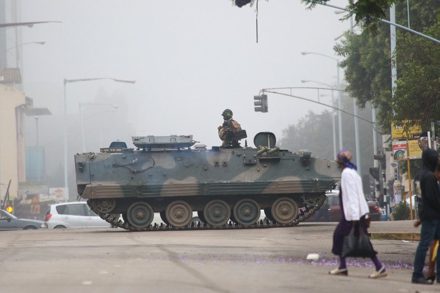 epaselect epa06330382 An army tanker blocks the main road to Parliament building in Harare, Zimbabwe, 15 November 2017, to prevent members of the public from passing through. The Zimbabwe National Arm ...