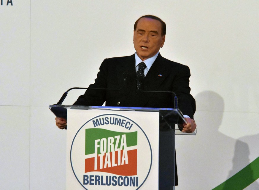epa06304424 Italian former prime minister and leader of &#039;Forza Italia&#039; party, Silvio Berlusconi, speaks during an electoral meeting to support the center-right Forza Italia candidate for the ...