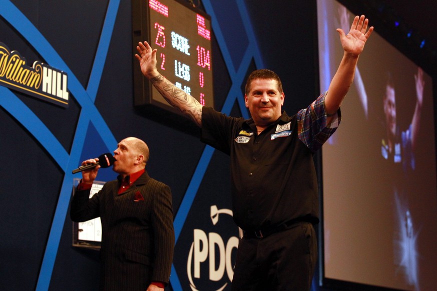 epa04546887 Scotland&#039;s Gary Anderson celebrates his win during the PDC World darts final against Phil Taylor of England at the Alexandra Palace in London, Britain, 04 January 2015. EPA/SEAN DEMPS ...