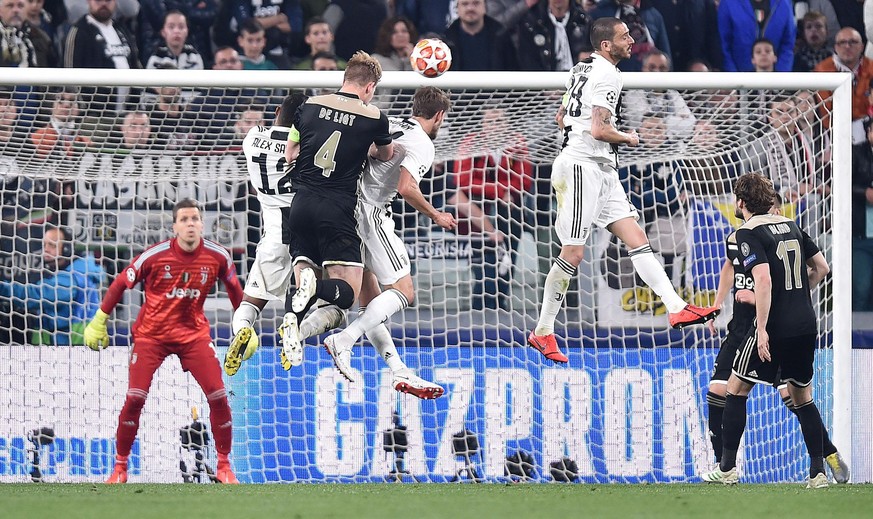 epa07510923 Ajax&#039;s Matthijs de Light (3-R) scores the 1-2 goal during the UEFA Champions League quarter final, second leg, soccer match between Juventus FC and Ajax Amsterdam in Turin, Italy, 16  ...