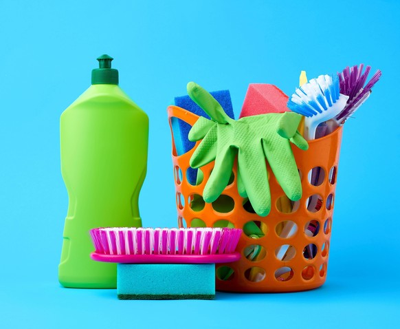orange basket with washing sponges, rubber protective gloves, brushes and cleaning agent in a green plastic bottle Copyright: xnndankox Panthermedia28306020