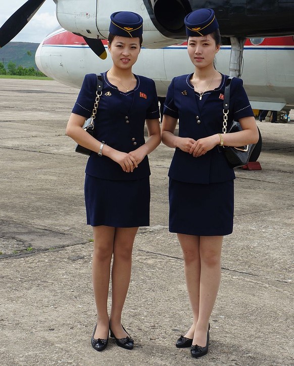 air koryo stewardess flugbegleiterin flight attendant fliegen retro vintage russland https://commons.wikimedia.org/wiki/Category:Female_flight_attendants#/media/File:Air_Hostess_Uniform_1959_Summer_00 ...