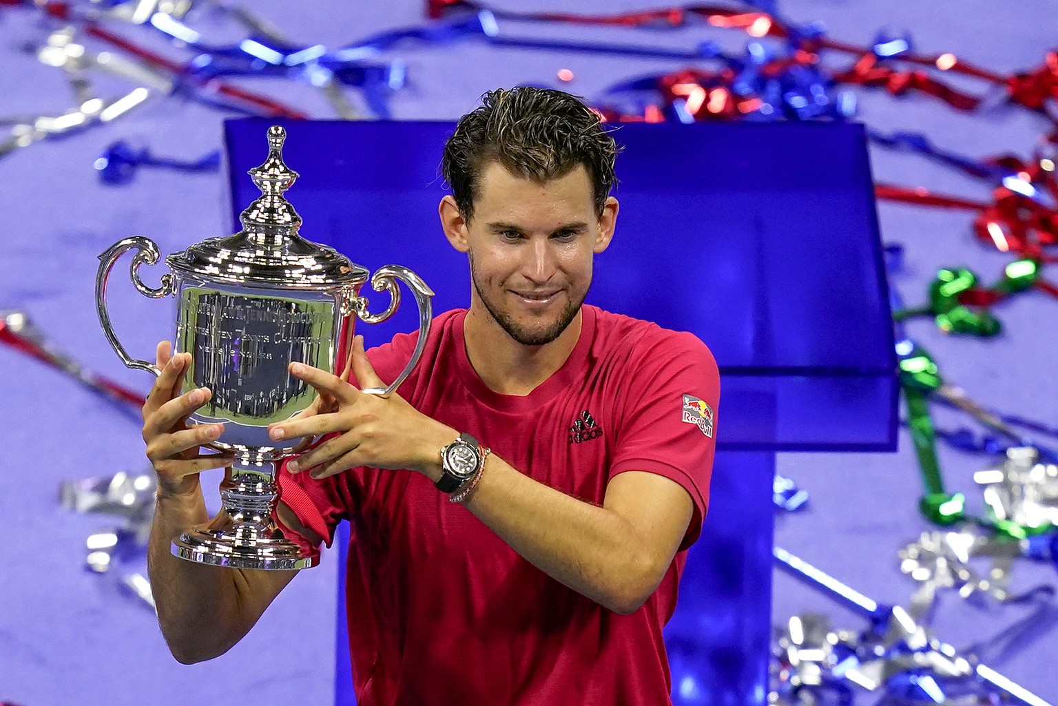 Dominic Thiem, of Austria, holds up the championship trophy after defeating Alexander Zverev, of Germany, in the men&#039;s singles final of the US Open tennis championships, Sunday, Sept. 13, 2020, i ...