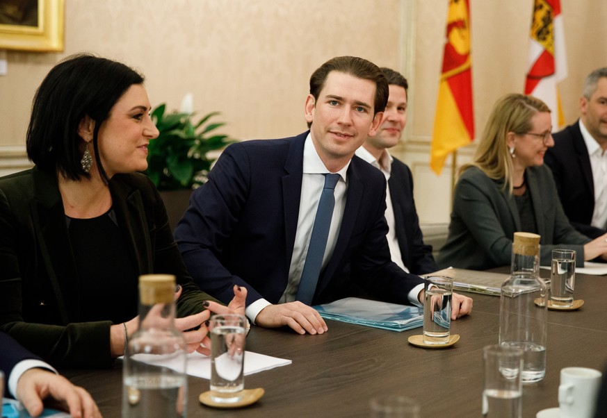 epa08097948 Leader of Austrian People&#039;s Party (OeVP) Sebastian Kurz (C) during coalition negotiations with the Green Party for a new Austrian government at the Winter Palace of Prince Eugene in V ...