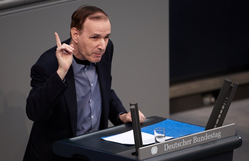 epa06491312 Dr. Gottfried Curio of the Alternative for Germany party (AfD) gives a speech during a session of the German parliament &#039;Bundestag&#039; in Berlin, Germany, 02 February 2018. At the r ...
