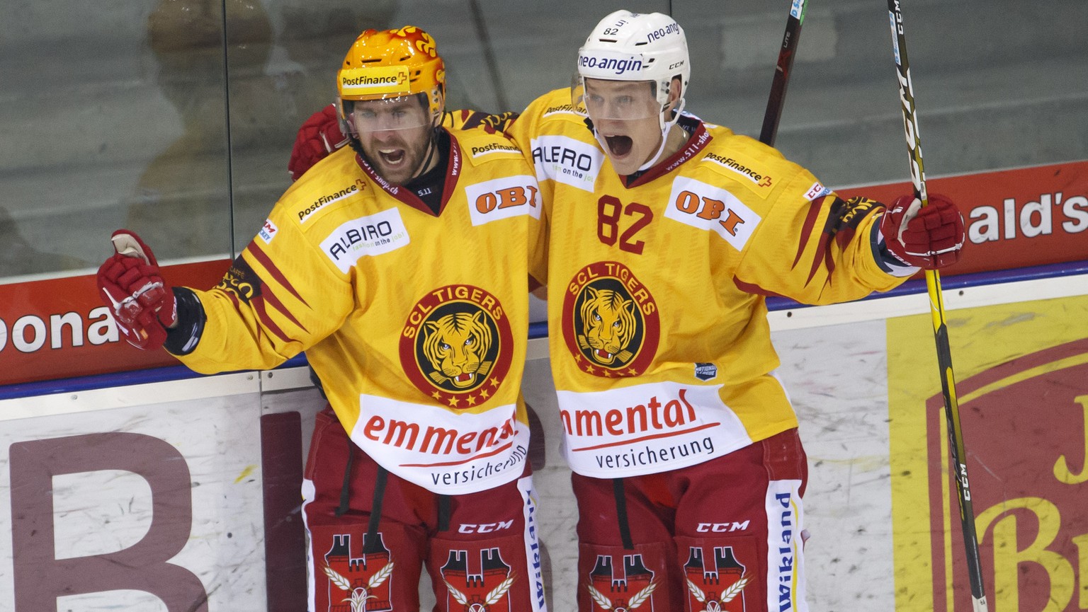 Tiger&#039;s forward Christopher DiDomenico, of Canada, left, celebrates his goal with teammates forward Harri Pesonen, of Finland, right, after scoring the 3:5, during a National League regular seaso ...