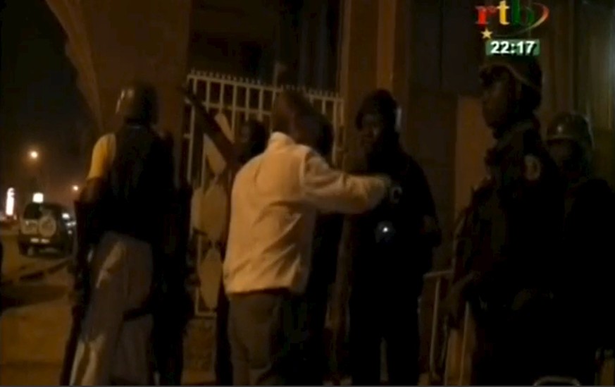 Szenen wie im Krieg: Spezialeinheiten und Terroristen liefern sich Häusergefechte in Ouagadougou.