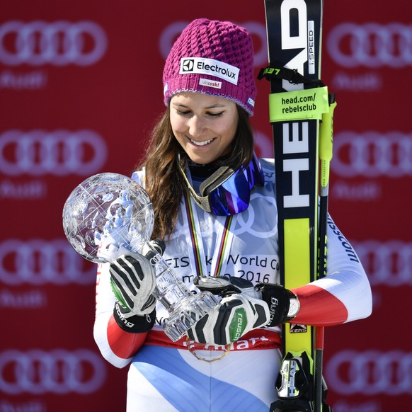 ZUM AUFTAKT DER SKI ALPIN WELTCUP-SAISON 2016/17 IN SOELDEN, OESTERREICH, AM SAMSTAG, 22. OKTOBER 2016 STELLEN WIR IHNEN FOLGENDES BILDMATERIAL ZUR VERFUEGUNG - Wendy Holdener of Switzerland celebrate ...