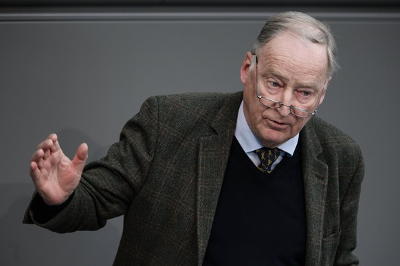 epa06617804 The co-chair of the parliamentary group of the right-wing &#039;Alternative fuer Deutschland&#039; (AfD) party, Alexander Gauland, delivers a speech to the German Bundestag in Berlin, Germ ...
