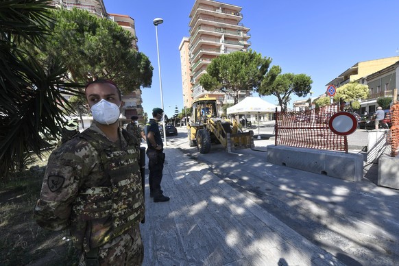 epa08510580 Italian Mmilitary secure a decleared red zone, where new 49 cases of coronavirus infections were confirmed, in Mondragone, Southern Italy, 26 June 2020. Campania Governor Vincenzo De Luca  ...