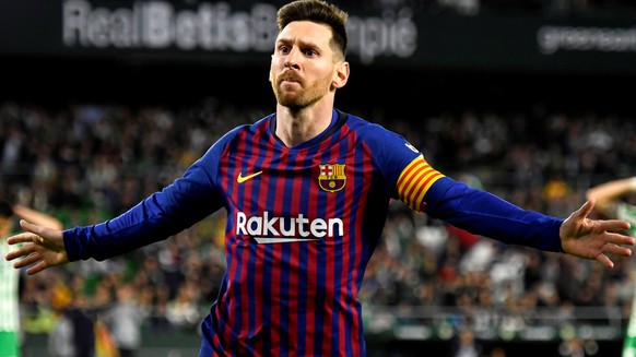 epa07446018 FC Barcelona&#039;s Lionel Messi celebrates after scoring the 4-1 lead during the Spanish La Liga soccer match between Real Betis and FC Barcelona in Seville, southern Spain, 17 March 2019 ...