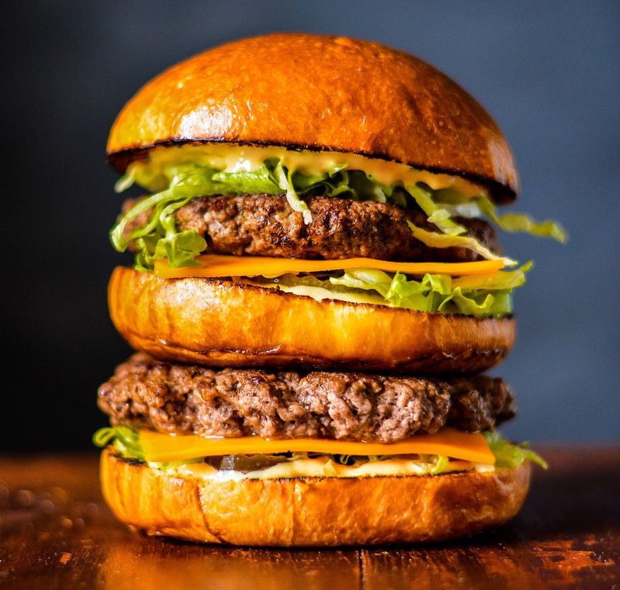 big mac selbst gekocht hamburger mcdonalds fast food http://www.foodandwine.com/fwx/food/homemade-big-mac-recipe-keep-you-out-drive-thru-line