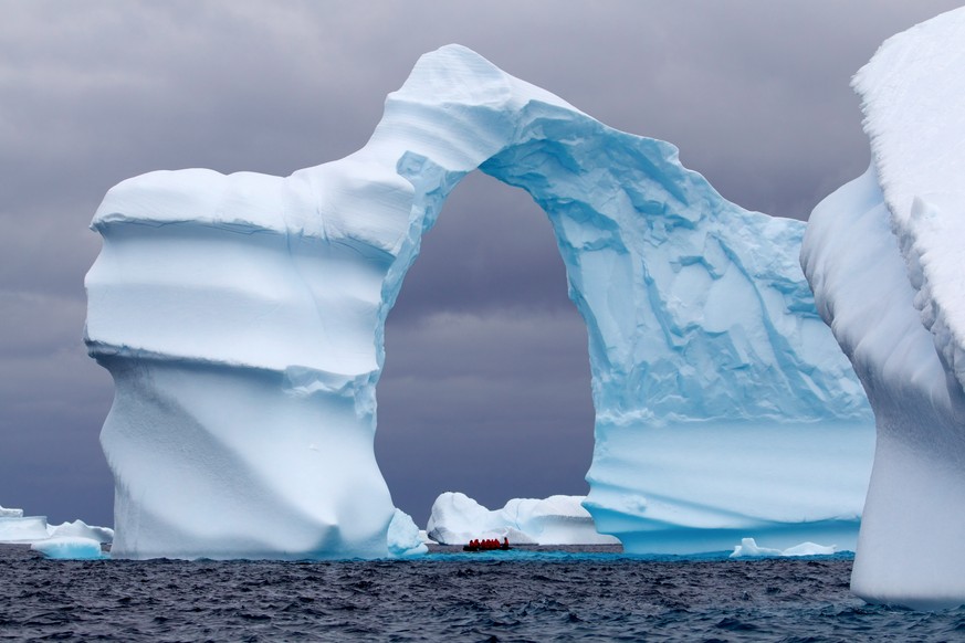 eisbogen antarktis shutterstock
