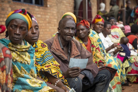 200521 -- GITEGA, May 21, 2020 -- Voters wait to cast their ballots in Gitega Province, central Burundi, on May 20, 2020. Burundian voters went to the polls on Wednesday to elect a new president, memb ...