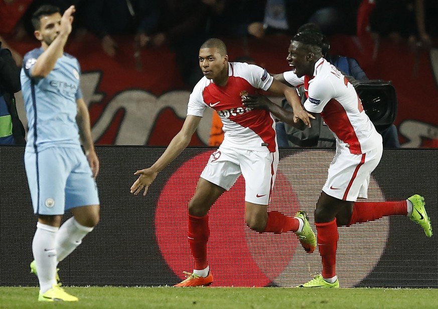 epa05850574 AS Monaco&#039;s Kylian Mbappe (C) celebrates scoring the 1-0 goal during the UEFA Champions League Round of 16, second leg soccer match between AS Monaco and Manchester City, at Stade Lou ...