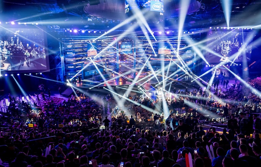 epa05830797 A photo made available 05 March 2017 shows e-Players on the Intel Extreme Masters (IEM) Expo crowding the International Congress Centre in Katowice, Poland, 04 March 2017. The Expo is part ...