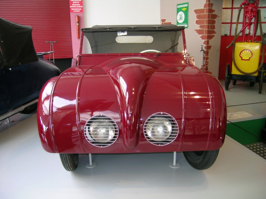 Ein Exemplar des Schweizer Volkswagens von Josef Ganz steht im Verkehrshaus Luzern.
