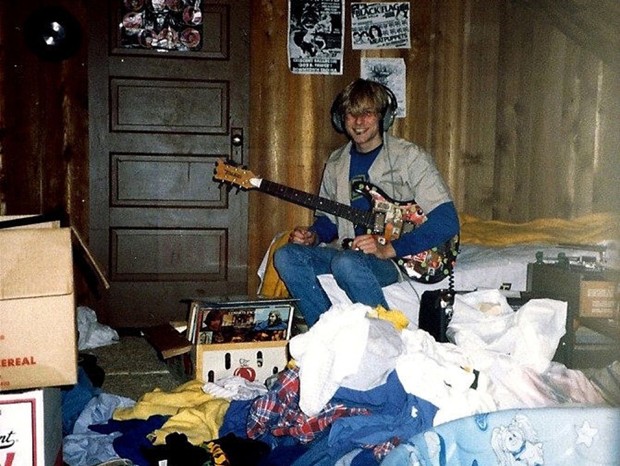 ARCHIV -- ZUM 25. TODESTAG VON KURT COBAIN AM FREITAG, 5. APRIL 2019, STELLEN WIR IHNEN FOLGENDES BILDMATERIAL ZUR VERFUEGUNG -- 
In this undated photo provided by Kim Cobain, a young Kurt Cobain pla ...